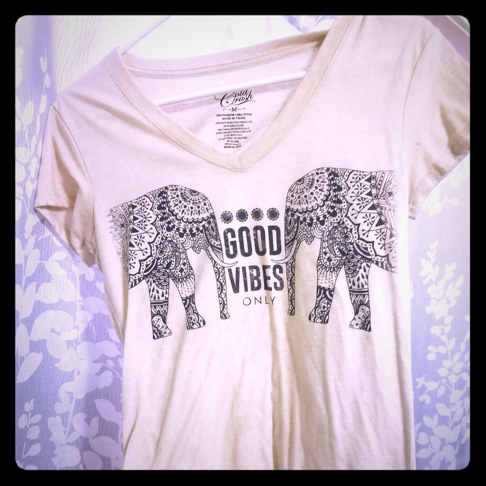 Candies Good Vibes Only v neck